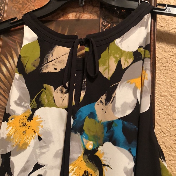 NWOT Worthington Flowy Flowered Top. Ties in the back. Beautiful rich colors. - Picture 10 of 15